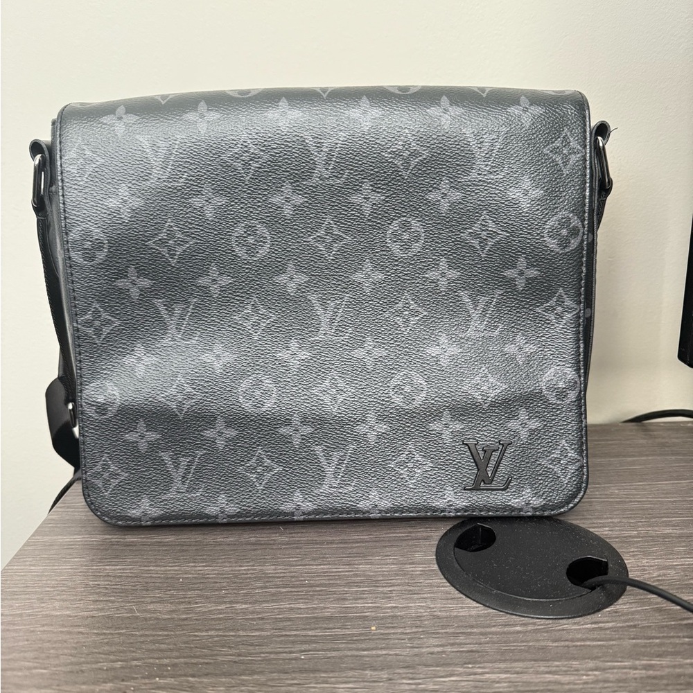 Louis Vuitton Messenger Bag